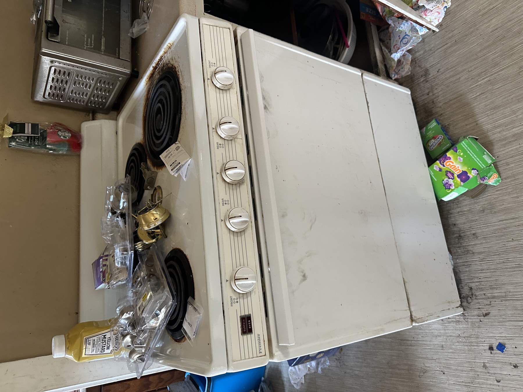 White electric stove inside a Clear The Clutter customer property.